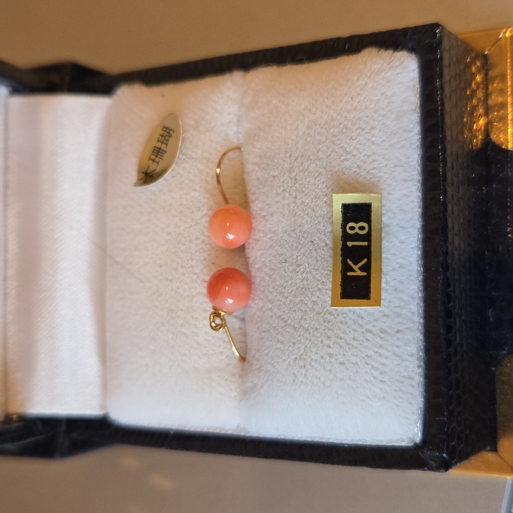 NIB coral earrings K 18